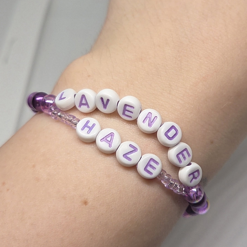 LAVENDER HAZE Purple and White Beaded Bracelet - Picture 3 of 3